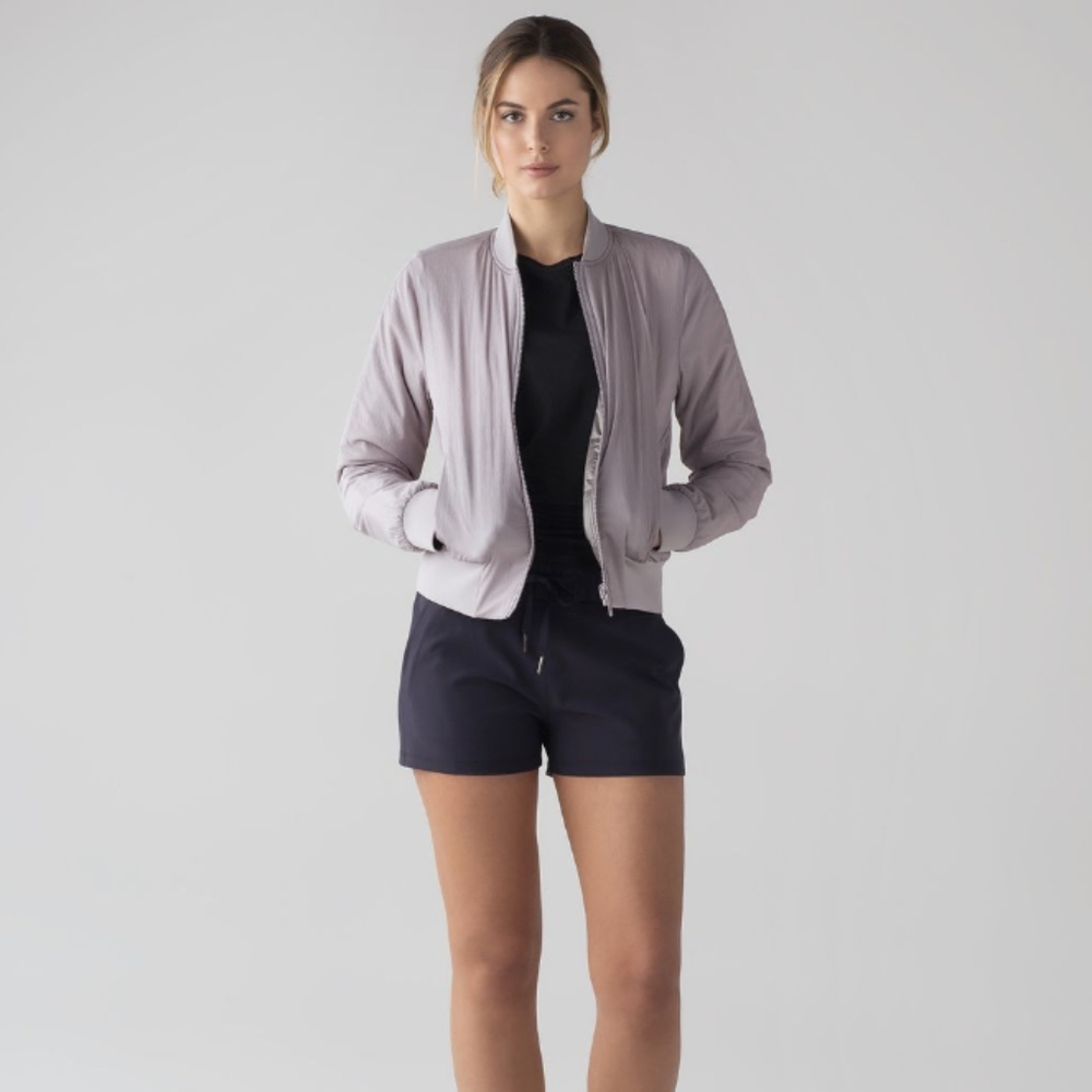 Lululemon On The Fly Woven Tie Waist Short 2.5" Size 6 Midnight Navy W7AFBS EUC